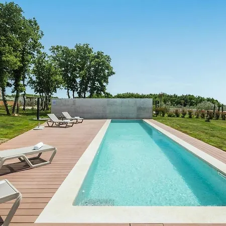 Luxury Voliera With Wellness In Villa