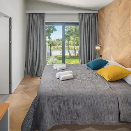 Luxury Voliera With Wellness In