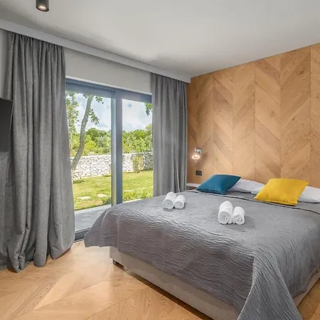 Villa Luxury Voliera With Wellness In