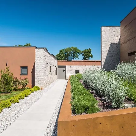 Villa Luxury Voliera With Wellness In