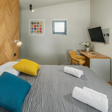 Luxury Voliera With Wellness In *
