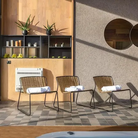 Luxury Voliera With Wellness In Villa