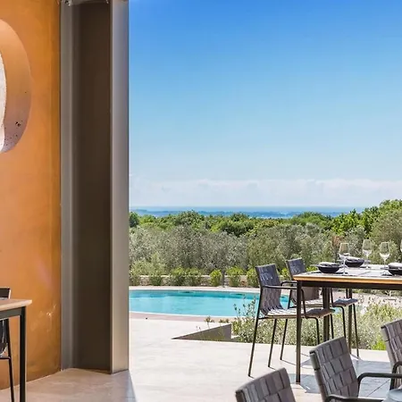 Villa Luxury Voliera With Wellness In