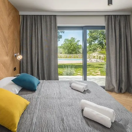 Luxury Voliera With Wellness In Villa *