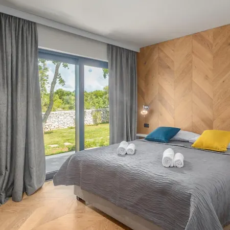 Villa Luxury Voliera With Wellness In