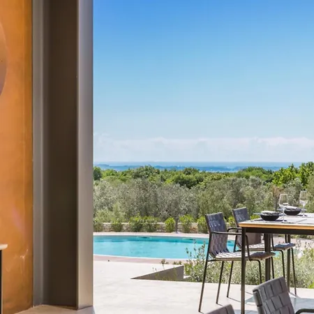 Luxury Voliera With Wellness In Villa
