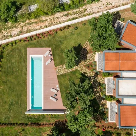 Villa Luxury Voliera With Wellness In *
